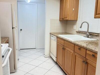 27 Golfs Edge, West Palm Beach, FL 33417