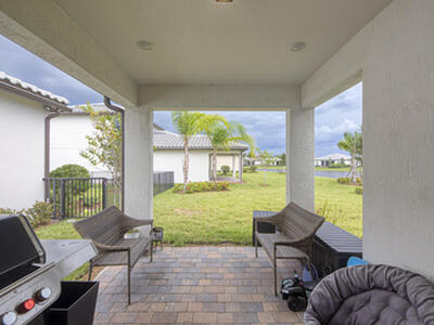 833 SE Courances Drive, Port Saint Lucie, FL 34984