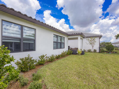 833 SE Courances Drive, Port Saint Lucie, FL 34984