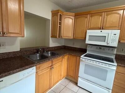 2805 SW 22nd Avenue, Delray Beach, FL 33445