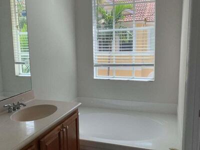 125 Harbors Way, Boynton Beach, FL 33435