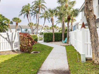 1038 Jeffery Street, Boca Raton, FL 33487