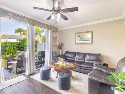 1038 Jeffery Street, Boca Raton, FL 33487