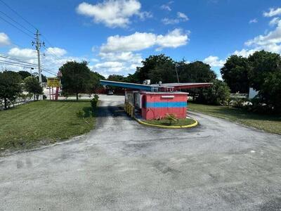 3263 Sierra Drive, Palm Springs, FL 33461