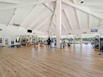 11863 Wimbledon Circle, Wellington, FL 33414