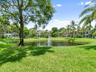 11863 Wimbledon Circle, Wellington, FL 33414