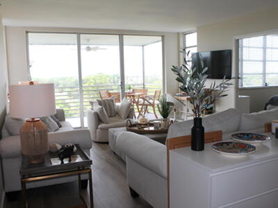 3520 Oaks Way, Pompano Beach, FL 33069