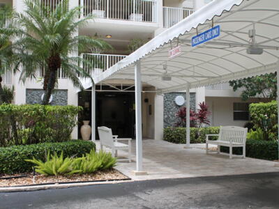 3520 Oaks Way, Pompano Beach, FL 33069