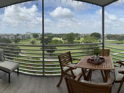 3520 Oaks Way, Pompano Beach, FL 33069