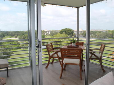 3520 Oaks Way, Pompano Beach, FL 33069