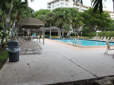 3520 Oaks Way, Pompano Beach, FL 33069