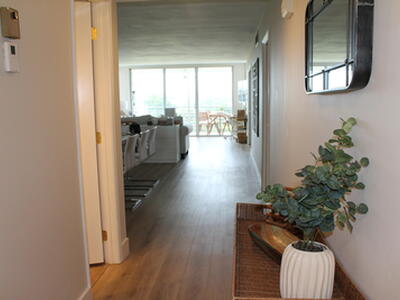 3520 Oaks Way, Pompano Beach, FL 33069