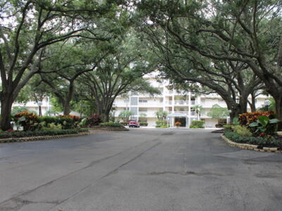 3520 Oaks Way, Pompano Beach, FL 33069