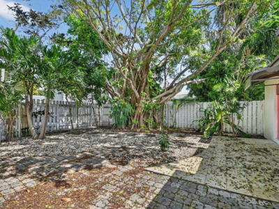 5009 Spruce Avenue, West Palm Beach, FL 33407