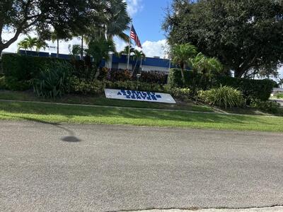 5263 Cresthaven Boulevard, West Palm Beach, FL 33415