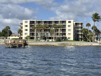 1202 S Lake Drive, Lantana, FL 33462