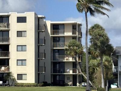 1202 S Lake Drive, Lantana, FL 33462