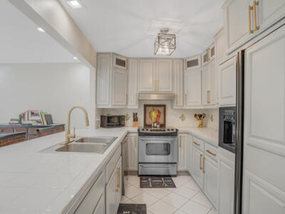 584 SE 20th Avenue, Deerfield Beach, FL 33441