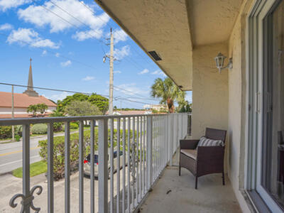 584 SE 20th Avenue, Deerfield Beach, FL 33441