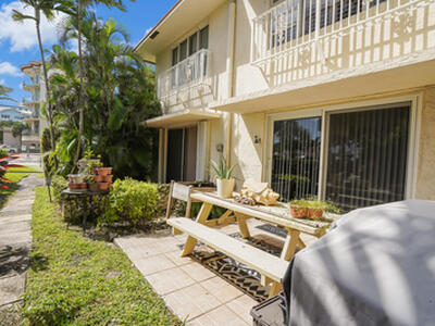 584 SE 20th Avenue, Deerfield Beach, FL 33441