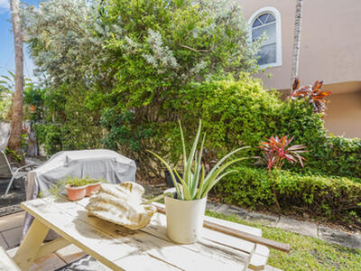 584 SE 20th Avenue, Deerfield Beach, FL 33441