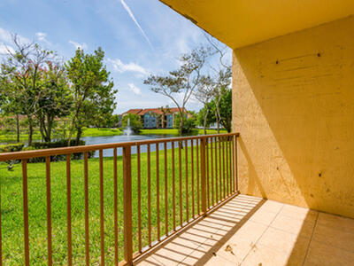 602 Villa Circle, Boynton Beach, FL 33435