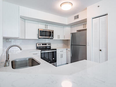 602 Villa Circle, Boynton Beach, FL 33435