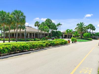 13692 Crosspointe Drive, Palm Beach Gardens, FL 33418