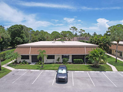 104 Half Moon Circle, Jupiter, FL 33458