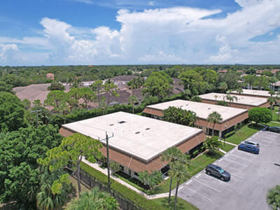 104 Half Moon Circle, Jupiter, FL 33458