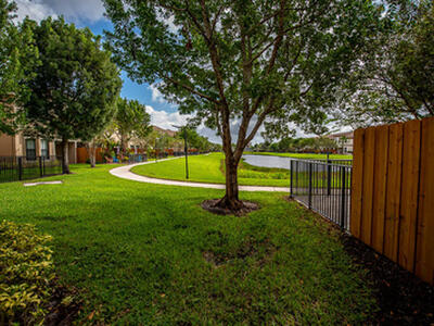 10283 Wellington Parc Drive, Wellington, FL 33449