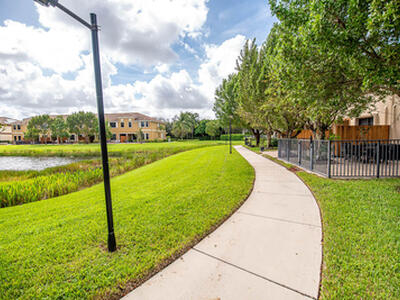 10283 Wellington Parc Drive, Wellington, FL 33449