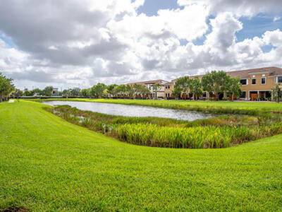 10283 Wellington Parc Drive, Wellington, FL 33449