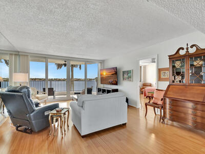 8200 Lakeshore Drive, Hypoluxo, FL 33462