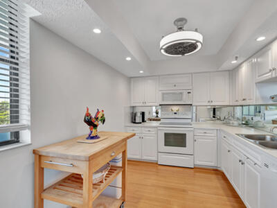 8200 Lakeshore Drive, Hypoluxo, FL 33462