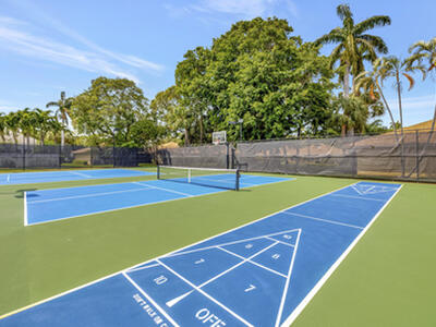 8200 Lakeshore Drive, Hypoluxo, FL 33462