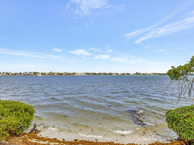 8200 Lakeshore Drive, Hypoluxo, FL 33462