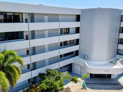 8200 Lakeshore Drive, Hypoluxo, FL 33462