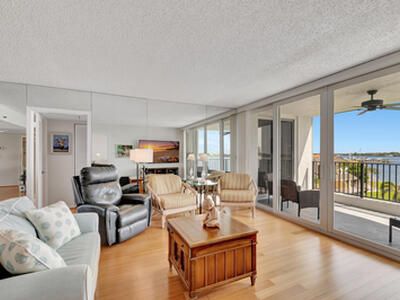 8200 Lakeshore Drive, Hypoluxo, FL 33462