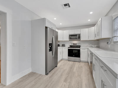 320 SE 4th Avenue, Delray Beach, FL 33483