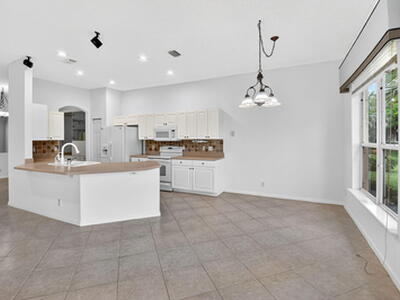 7975 Rockford Road, Boynton Beach, FL 33472