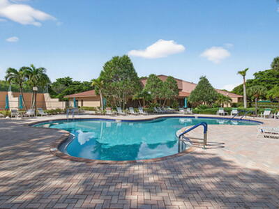 600 Egret Circle, Delray Beach, FL 33444