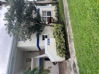 1512 SE Royal Green Circle