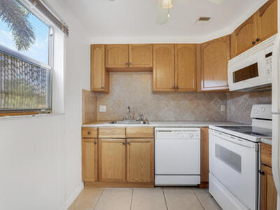 541 Saxony L, Delray Beach, FL 33446