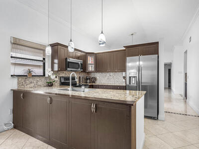 6100 Manchester Lane, Davie, FL 33331