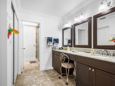 6100 Manchester Lane, Davie, FL 33331