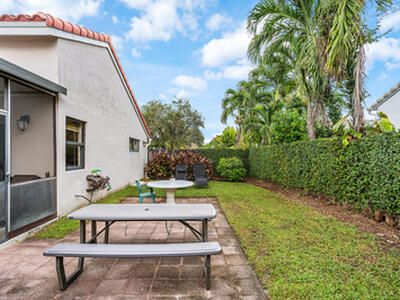 6100 Manchester Lane, Davie, FL 33331