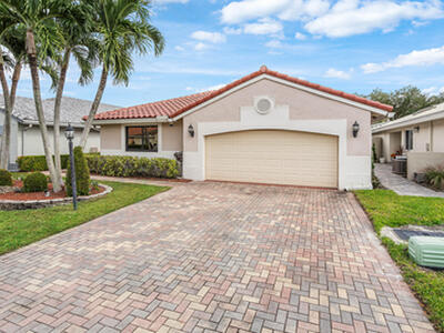 6100 Manchester Lane, Davie, FL 33331