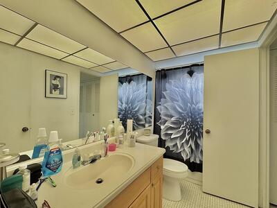 5181 W Oakland Park Boulevard, Lauderdale Lakes, FL 33313