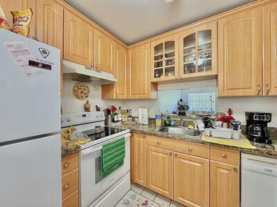 5181 W Oakland Park Boulevard, Lauderdale Lakes, FL 33313